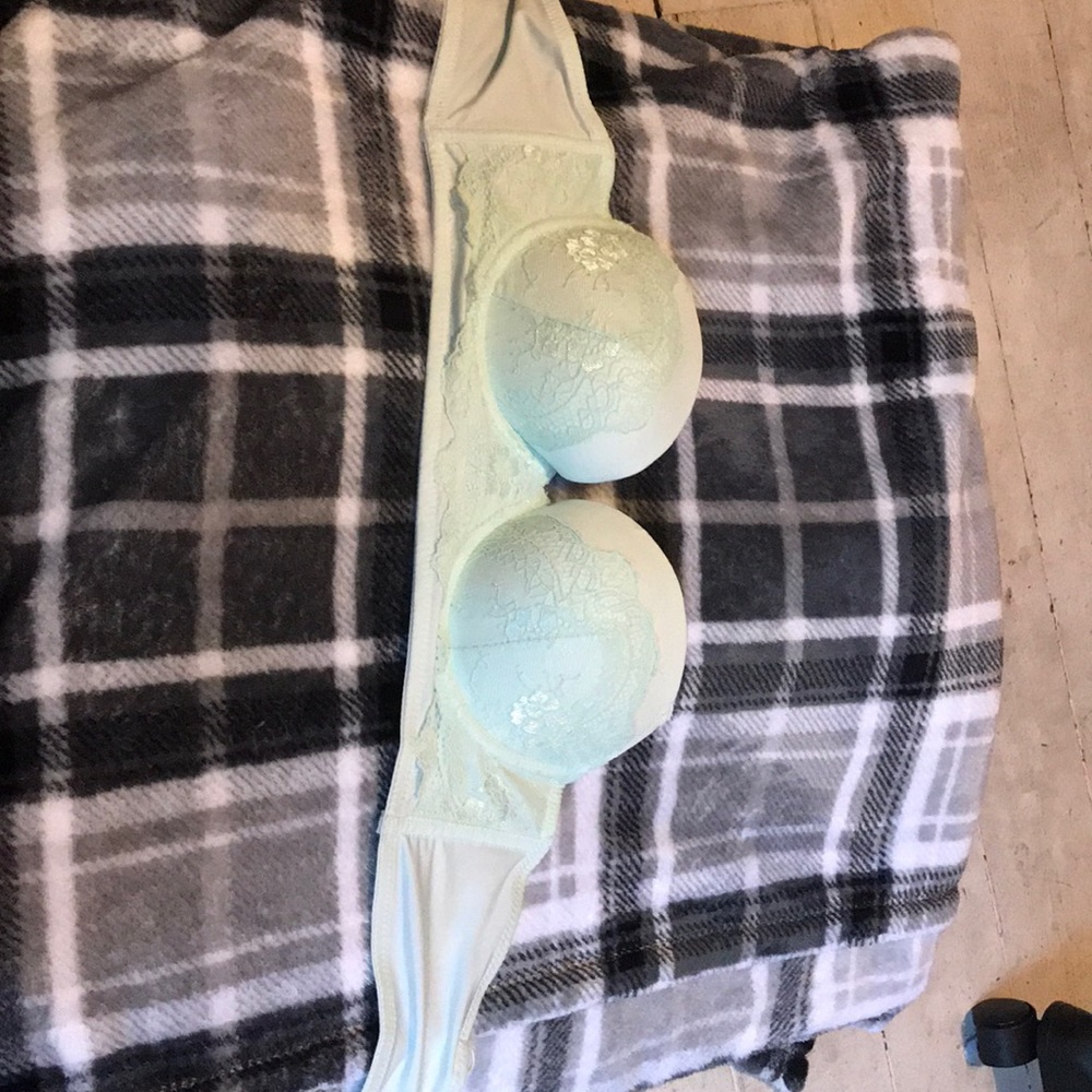 Green lace bra, size 34B
